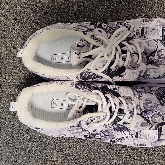 Three In Shoes - Picture 4 of 6